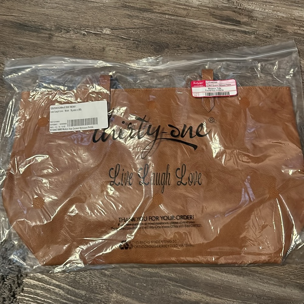 Thirty one - modern tote in caramel distressed pebble NEW